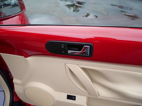 Used 2007 Volkswagen Beetle Convertible w/ Package 1 FWD image 19