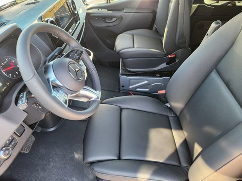 Used 2025 Mercedes-Benz Sprinter 2500 image 3