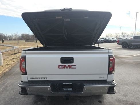 Used 2017 GMC Sierra 1500 SLT AWD/4WD image 9