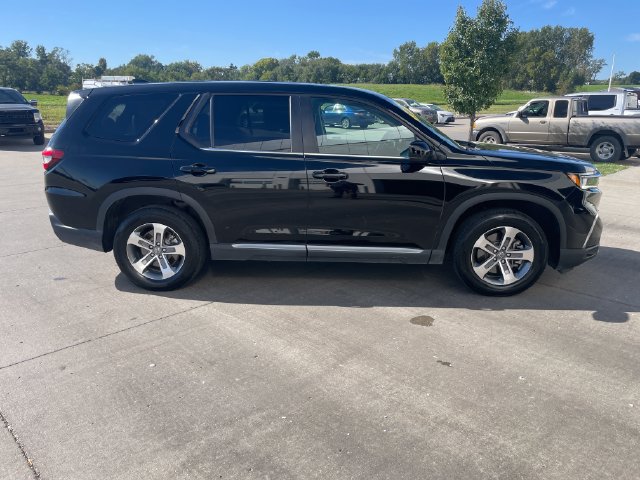 Used 2025 Honda Pilot EX-L image 6