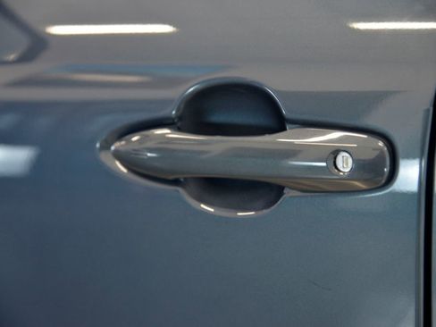 Used 2023 Toyota Venza Limited image 13