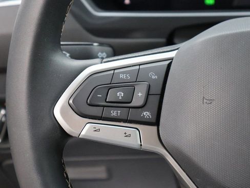 Used 2022 Volkswagen Tiguan SE image 31