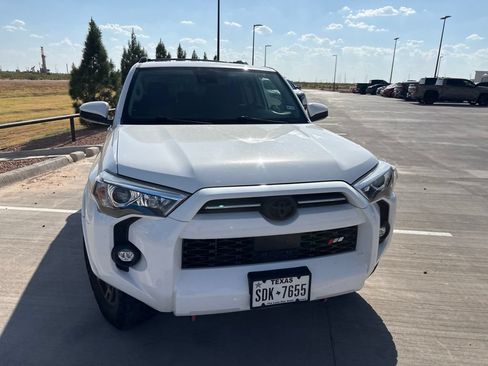Used 2021 Toyota 4Runner SR5 AWD/4WD image 15