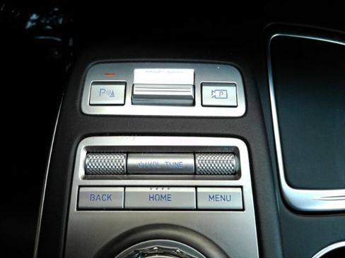 Used 2025 Genesis GV70 2.5T AWD/4WD image 47