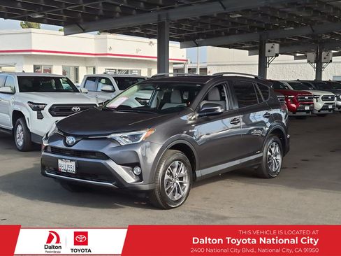 Certified 2018 Toyota RAV4 XLE AWD/4WD image 1