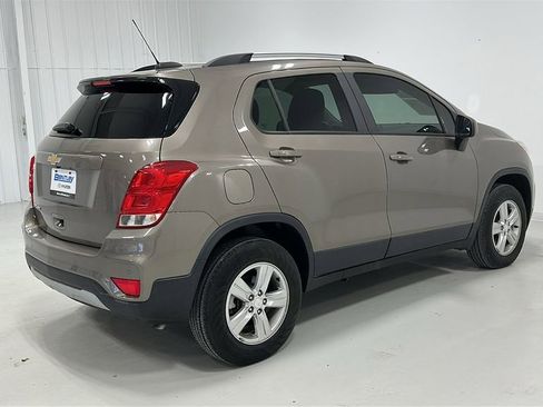 Used 2022 Chevrolet Trax LT w/ Premium Seat Package AWD/4WD image 6
