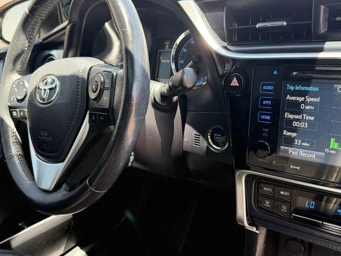 Used 2017 Toyota Corolla SE w/ SE Premium Package FWD image 5