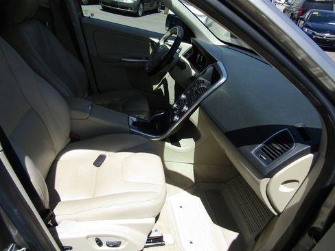 Used 2016 Volvo XC60 T5 Premier image 21