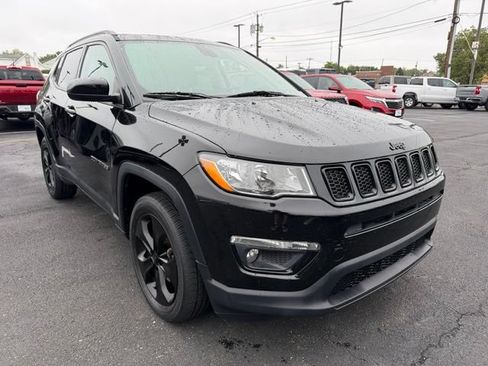 Used 2018 Jeep Compass Latitude w/ Popular Equipment Group AWD/4WD image 1