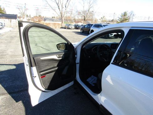 Used 2022 Ford Escape SE image 15