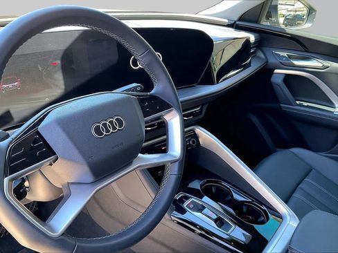 Used 2025 Audi Q5 Premium AWD/4WD image 18
