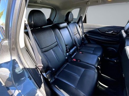 Used 2020 Nissan Rogue SL w/ Premium Package image 25