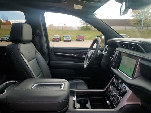 Certified 2024 GMC Yukon XL Denali w/ Max Trailering Package image 35