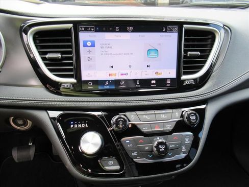 New 2026 Chrysler Pacifica Select FWD image 23