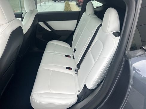 Used 2022 Tesla Model Y Performance image 10