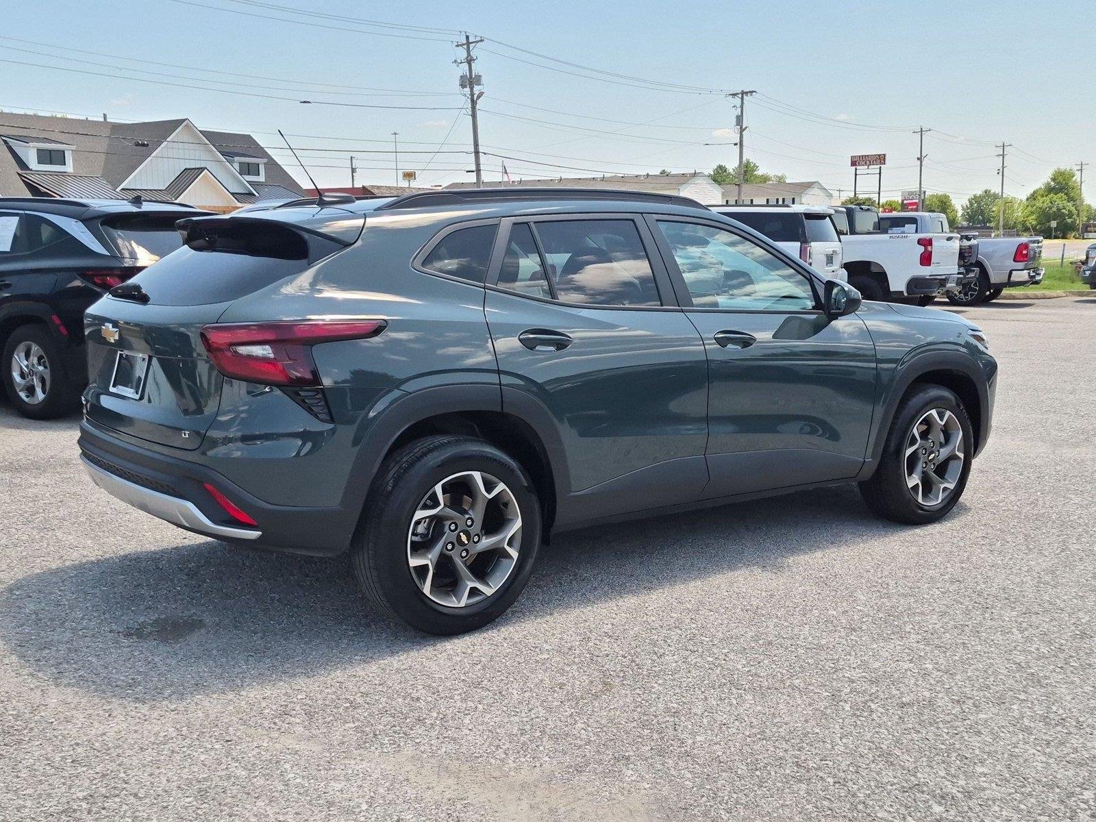 Used 2025 Chevrolet Trax LT FWD image 5