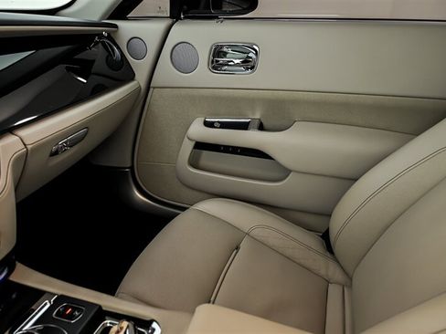 Used 2015 Rolls-Royce Wraith RWD image 34