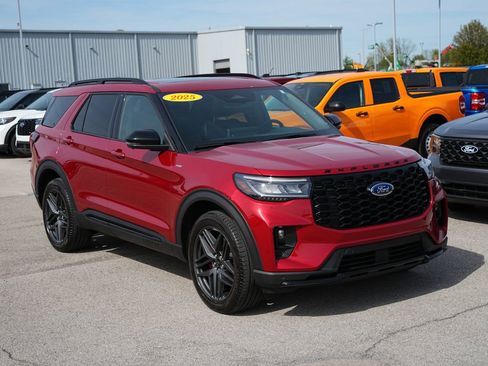 Used 2025 Ford Explorer ST-Line w/ Premium Package AWD/4WD image 9