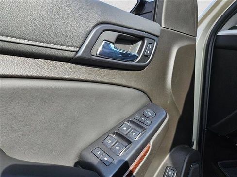 Used 2017 GMC Yukon XL SLT image 9