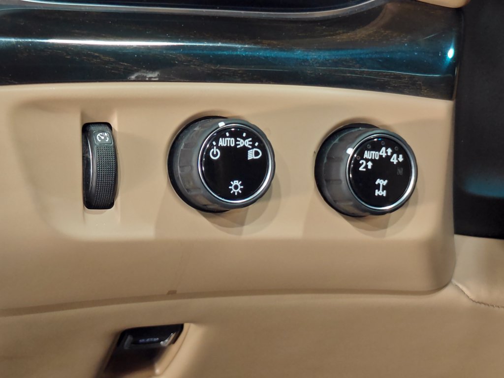 Used 2018 Cadillac Escalade Platinum AWD/4WD image 12