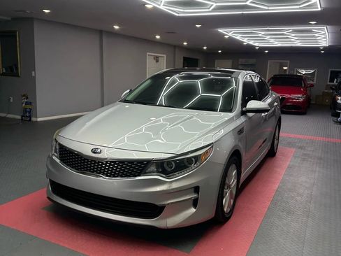 Used 2016 Kia Optima EX w/ Premium Package FWD image 2