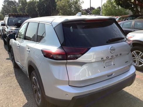 Used 2025 Nissan Rogue SV AWD/4WD image 3