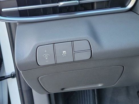 New 2025 Hyundai Elantra SEL FWD image 24