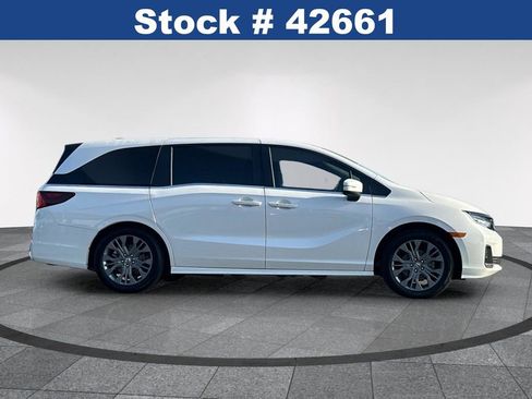 Used 2025 Honda Odyssey Touring image 4