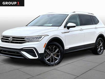 Used 2023 Volkswagen Tiguan SE w/ Panoramic Sunroof Package