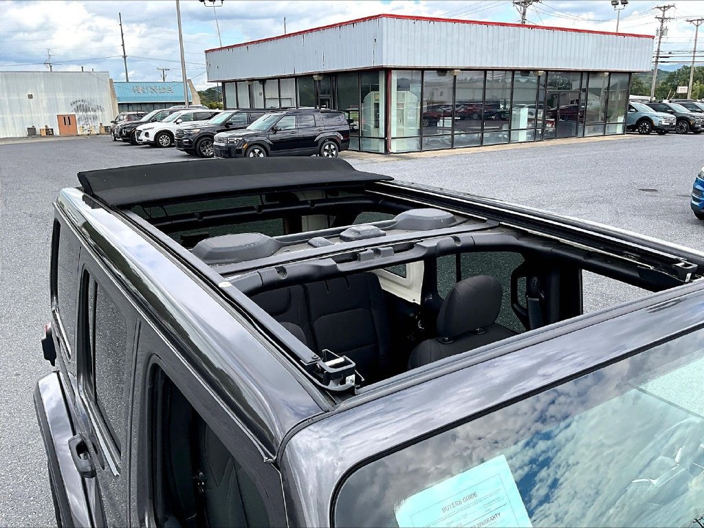 Used 2019 Jeep Wrangler Unlimited Sahara AWD/4WD image 38