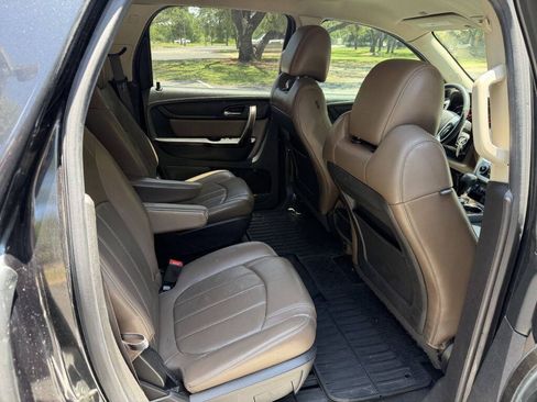Used 2015 GMC Acadia SLT w/ Technology Package FWD image 17