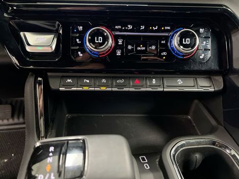 Used 2025 GMC Sierra 1500 AT4 AWD/4WD image 17
