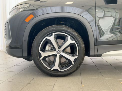 New 2026 Volkswagen Tiguan SE image 12