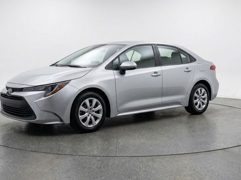Used 2025 Toyota Corolla LE FWD image 3