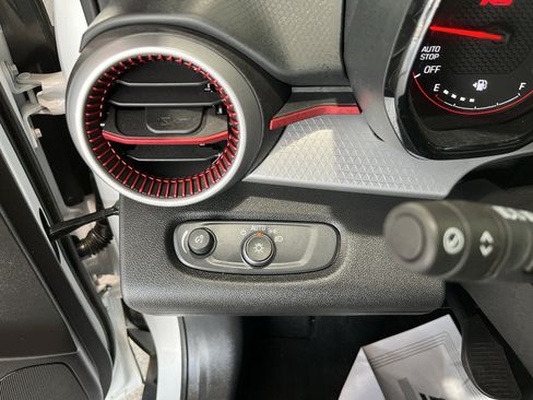 Used 2024 Chevrolet Trax RS w/ Sunroof Package image 16