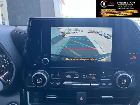 Used 2024 Toyota Highlander XLE AWD/4WD image 20