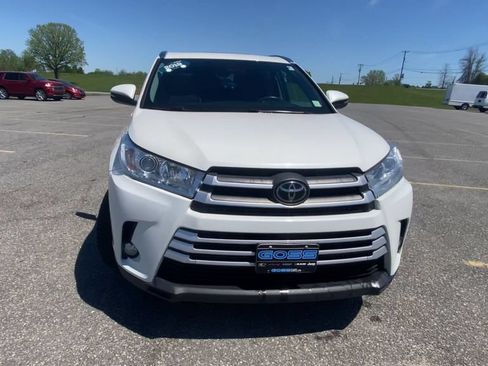 Used 2019 Toyota Highlander XLE AWD/4WD image 3