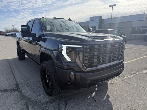 Used 2024 GMC Sierra 2500 Denali Ultimate image 2