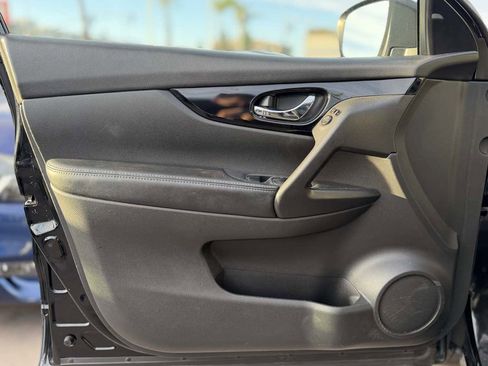 Used 2020 Nissan Rogue Sport SV image 17