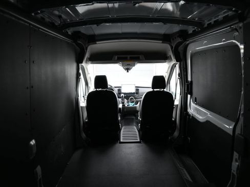 New 2026 Ford Transit 250 148 Medium Roof w/ Load Area Protection Package RWD image 30