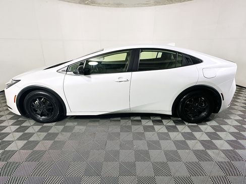 Used 2023 Toyota Prius LE FWD image 6