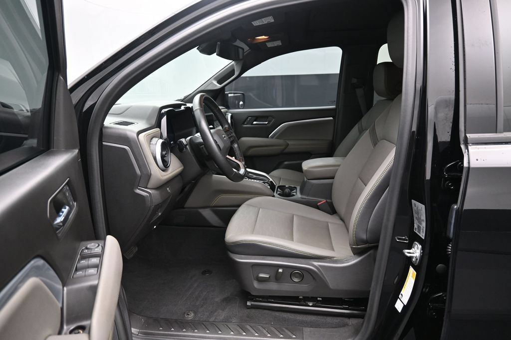 Used 2024 Chevrolet Colorado ZR2 w/ ZR2 Convenience Package III AWD/4WD image 9