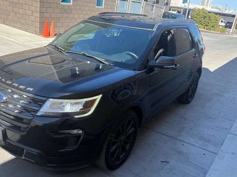 Used 2018 Ford Explorer XLT w/ Equipment Group 202A FWD image 10