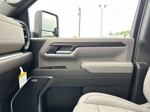New 2026 GMC Sierra 2500 SLT w/ SLT Convenience Package AWD/4WD image 36