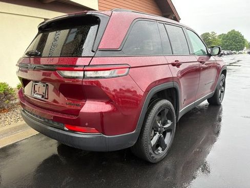 Used 2024 Jeep Grand Cherokee Limited w/ Black Appearance Package AWD/4WD image 8