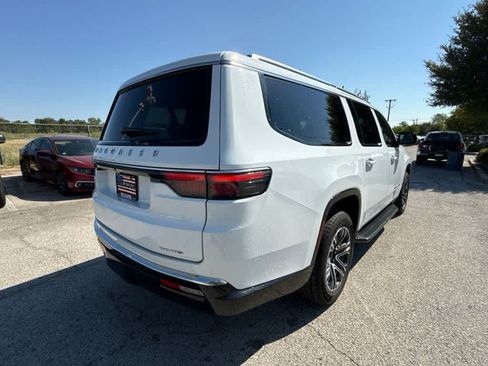 Used 2024 Jeep Wagoneer L Series II w/ Flexible Seating Group RWD image 5