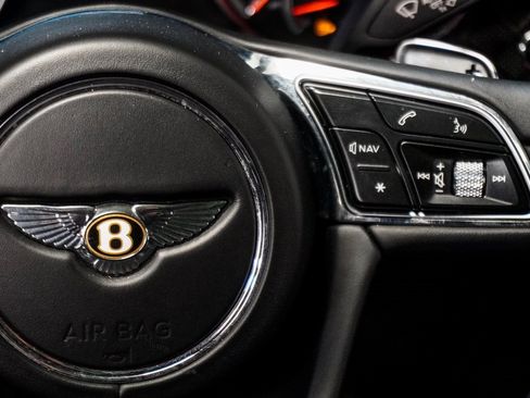 Used 2020 Bentley Bentayga V8 image 17