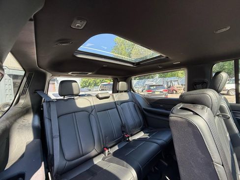 Used 2022 Jeep Wagoneer Series I AWD/4WD image 4