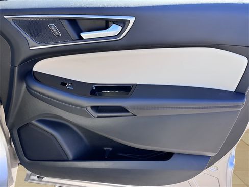 Used 2018 Ford Edge SEL w/ Equipment Group 201A image 12