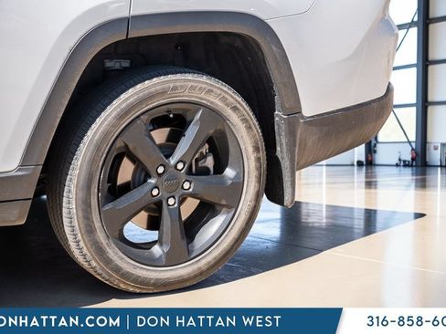 Used 2023 Jeep Grand Cherokee L Laredo AWD/4WD image 37